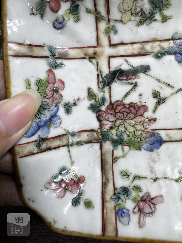清 粉彩草虫纹高足碟、矾红福寿纹高足碟 - 图10